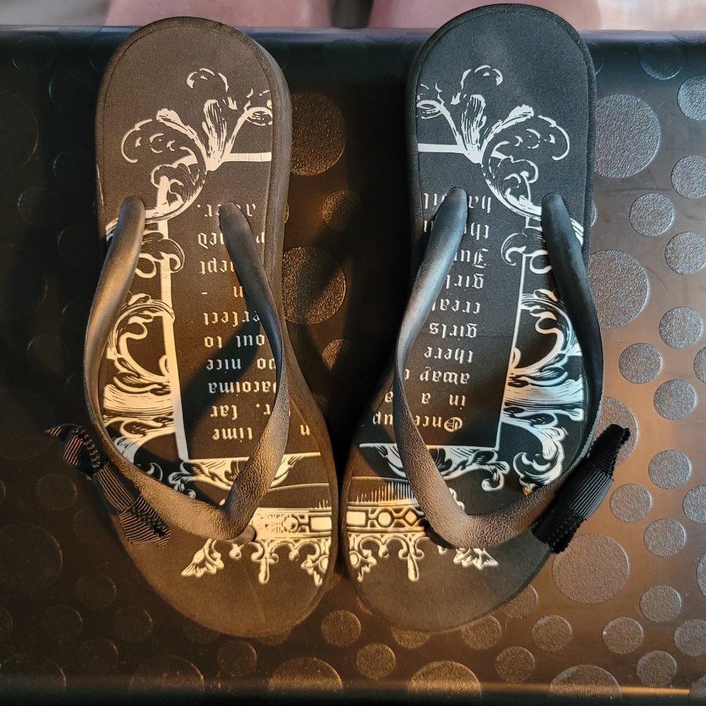 Women's Juicy Couture Black Bow Spellout Wedge Flip Flops Size Size 5 ~ New!